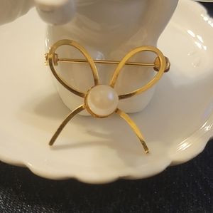 Vintage Gold Catamore Bow With Pearl Brooch